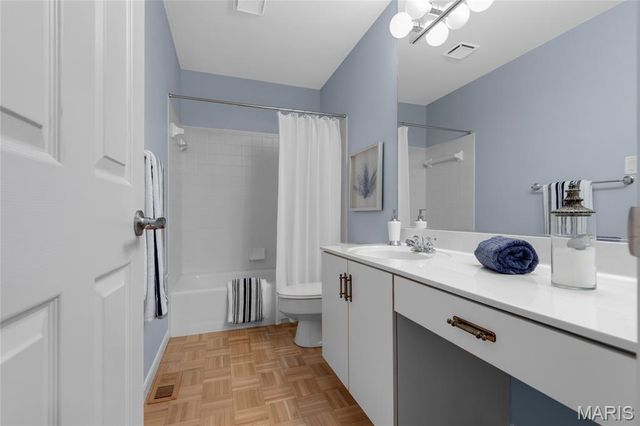 4465 W Pine Boulevard 18, St Louis, MO 63108