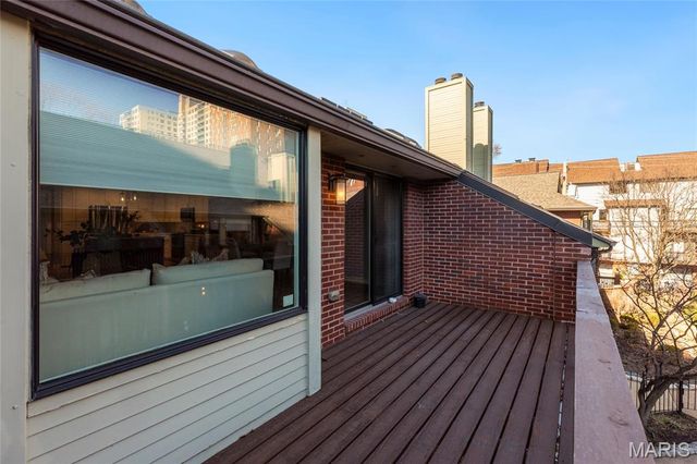 4465 W Pine Boulevard 18, St Louis, MO 63108