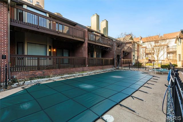 4465 W Pine Boulevard 18, St Louis, MO 63108