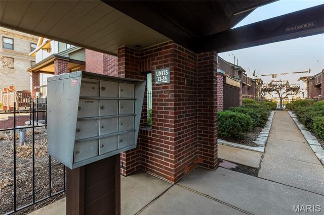 4465 W Pine Boulevard 18, St Louis, MO 63108