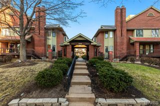4465 W Pine Boulevard 18, St Louis, MO 63108