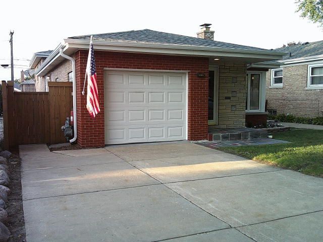 2918 W 99th Place, Evergreen Park, IL 60805