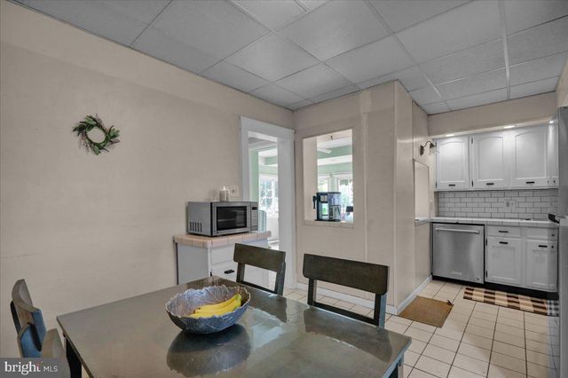 30 UPLAND RD, Wyomissing, PA 19609