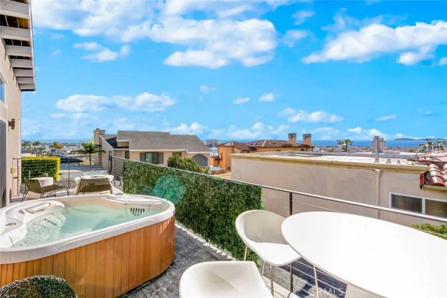 210 La Jolla, Newport Beach, CA 92663