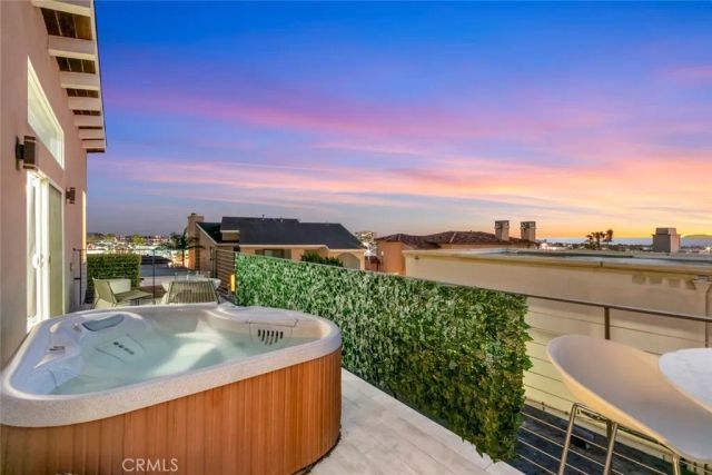 210 La Jolla, Newport Beach, CA 92663