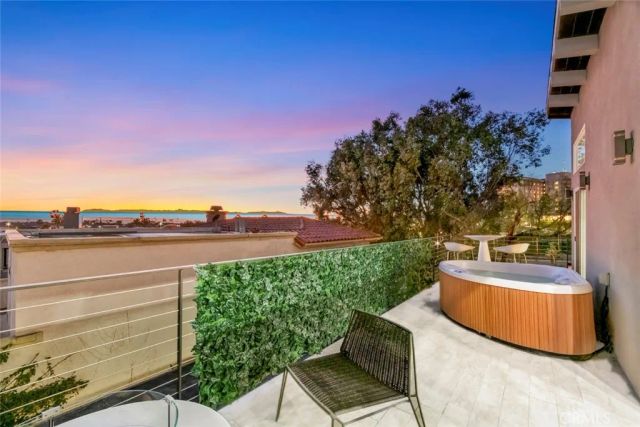 210 La Jolla, Newport Beach, CA 92663