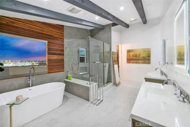 210 La Jolla, Newport Beach, CA 92663