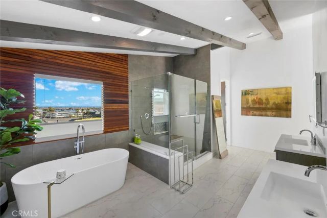 210 La Jolla, Newport Beach, CA 92663