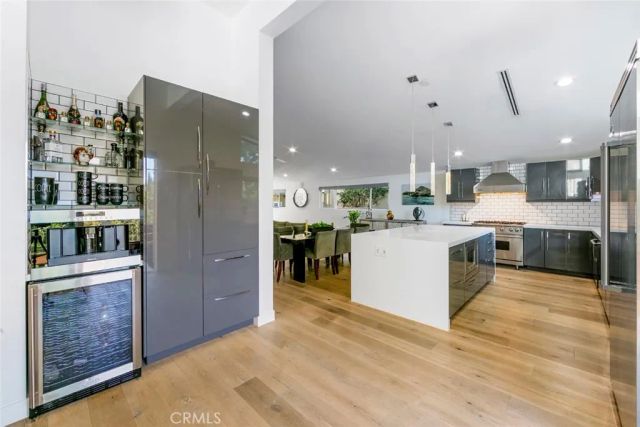 210 La Jolla, Newport Beach, CA 92663