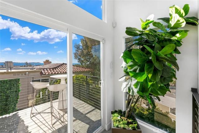 210 La Jolla, Newport Beach, CA 92663