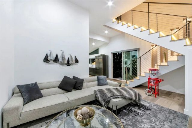 210 La Jolla, Newport Beach, CA 92663