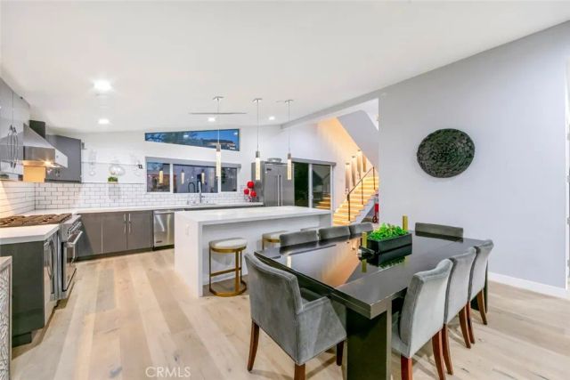 210 La Jolla, Newport Beach, CA 92663