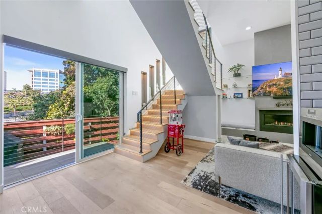 210 La Jolla, Newport Beach, CA 92663