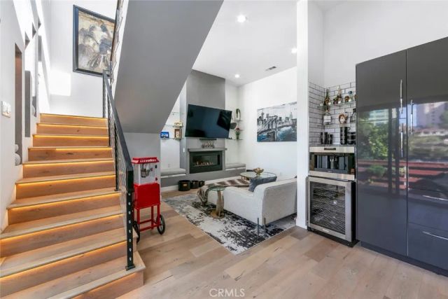 210 La Jolla, Newport Beach, CA 92663