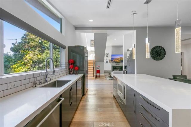 210 La Jolla, Newport Beach, CA 92663