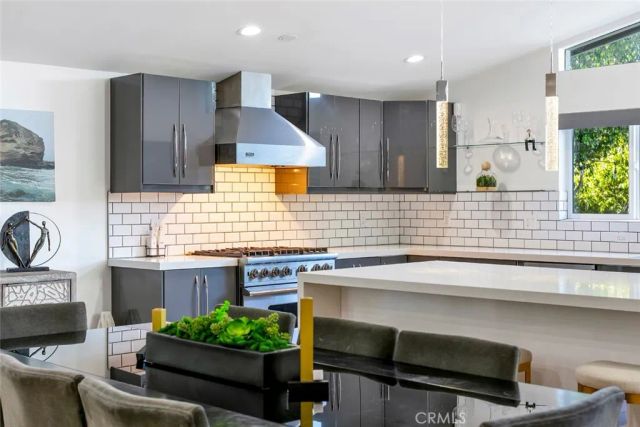 210 La Jolla, Newport Beach, CA 92663