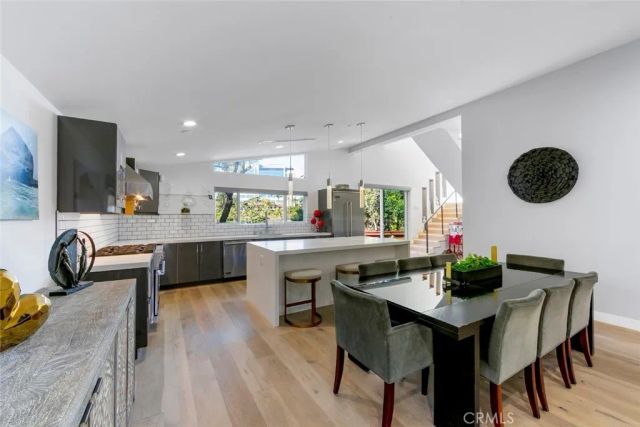 210 La Jolla, Newport Beach, CA 92663