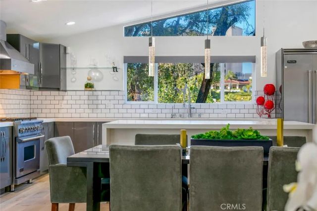 210 La Jolla, Newport Beach, CA 92663