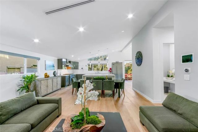 210 La Jolla, Newport Beach, CA 92663