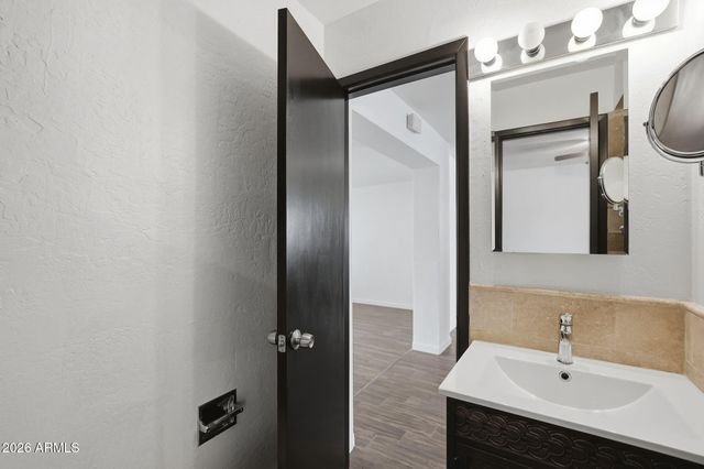 2326 E MULBERRY Drive, Phoenix, AZ 85016