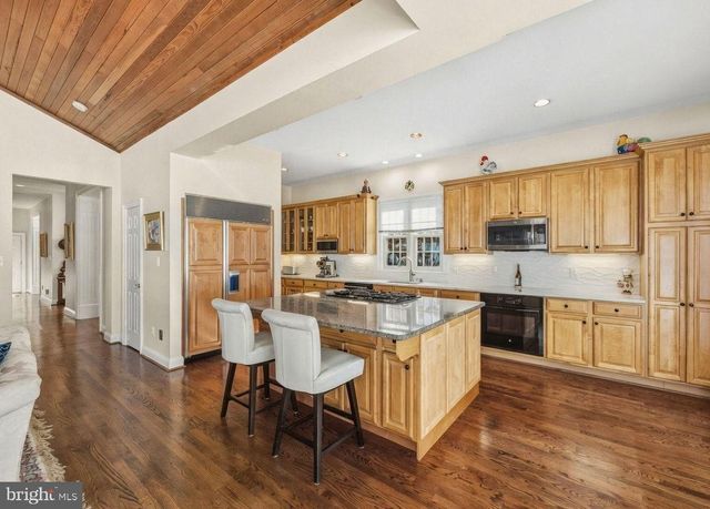 18 BEMAN WOODS CT, Potomac, MD 20854