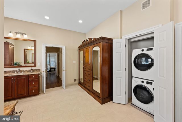 18 BEMAN WOODS CT, Potomac, MD 20854