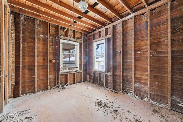 1102 N Laramie Avenue, Chicago, IL 60651