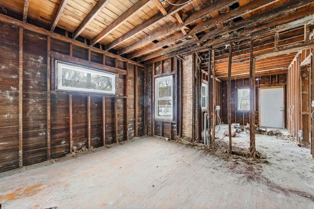 1102 N Laramie Avenue, Chicago, IL 60651