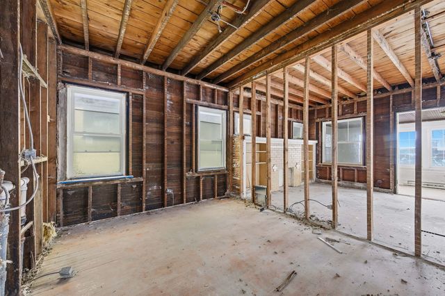 1102 N Laramie Avenue, Chicago, IL 60651