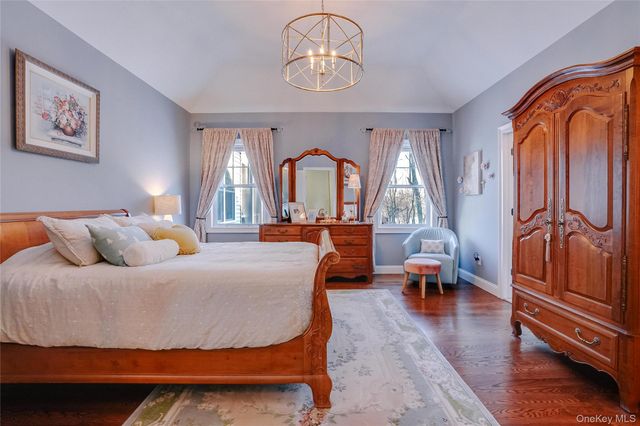 23 Swan Hollow, New Windsor, NY 12553