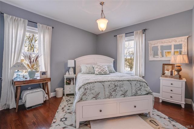 23 Swan Hollow, New Windsor, NY 12553