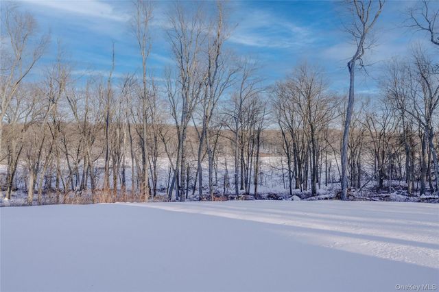 23 Swan Hollow, New Windsor, NY 12553