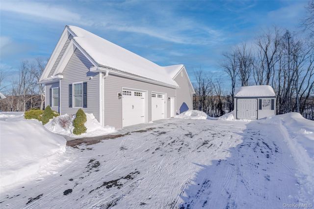 23 Swan Hollow, New Windsor, NY 12553