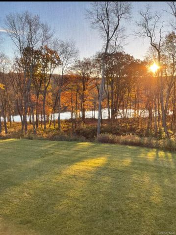 23 Swan Hollow, New Windsor, NY 12553