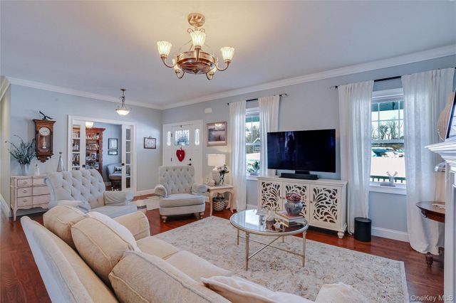 23 Swan Hollow, New Windsor, NY 12553