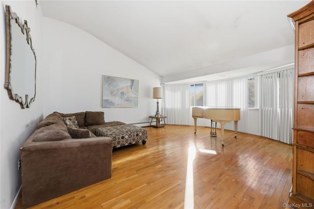 3924 Jane Lane, Oceanside, NY 11572