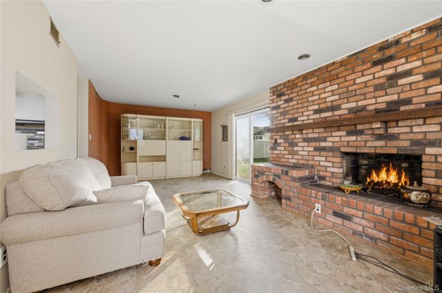 3924 Jane Lane, Oceanside, NY 11572