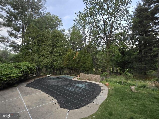 18 PRINCE CIR, Southampton, PA 18966
