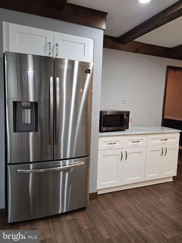 18 PRINCE CIR, Southampton, PA 18966