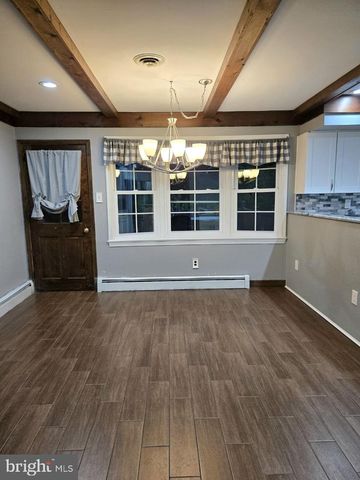 18 PRINCE CIR, Southampton, PA 18966