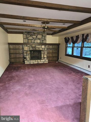 18 PRINCE CIR, Southampton, PA 18966