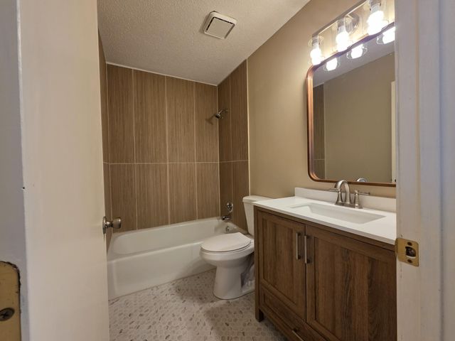 3914 Westbury Trail, Eagan, MN 55123