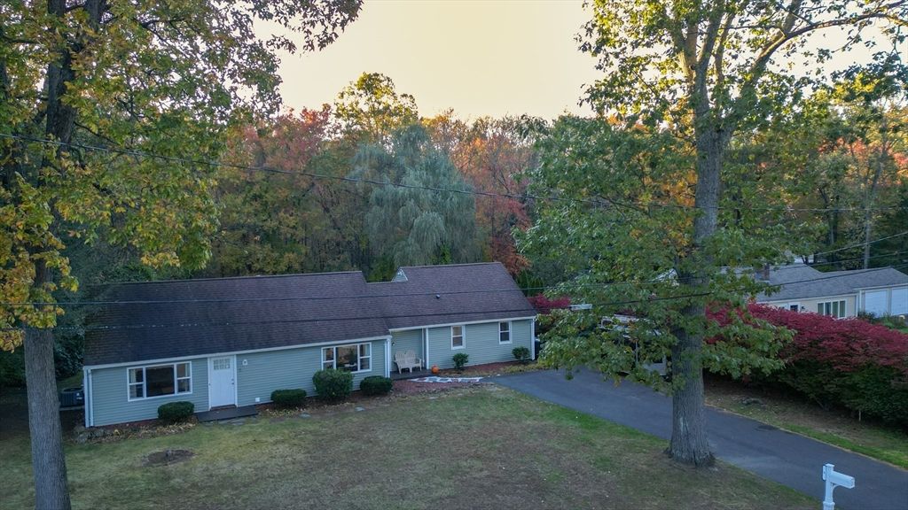 5 Edgewood Rd, Wilbraham, MA 01095