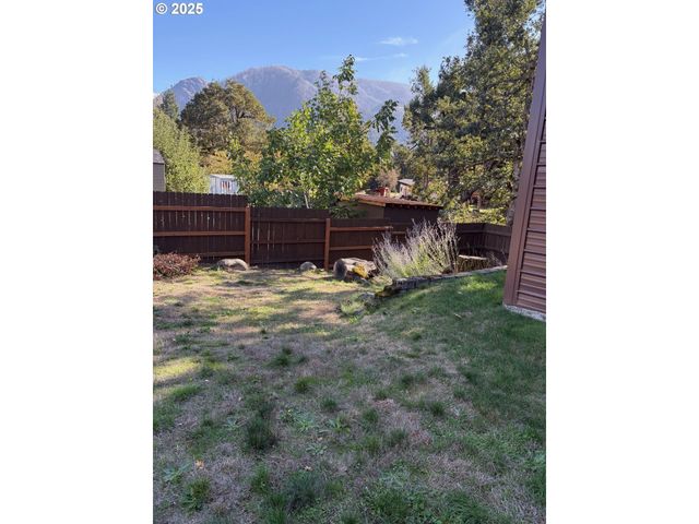 818 CELILO, North Bonneville, WA 98639