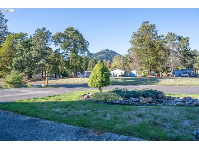 818 CELILO, North Bonneville, WA 98639