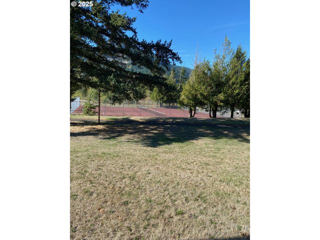 818 CELILO, North Bonneville, WA 98639