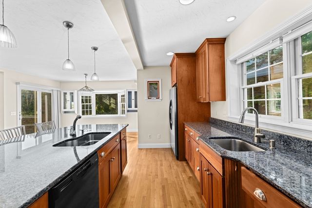 5 Pocasset Rd, Bourne, MA 02562