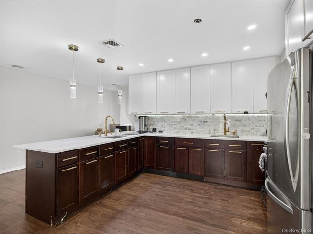 17 Victoria Drive, Airmont, NY 10901