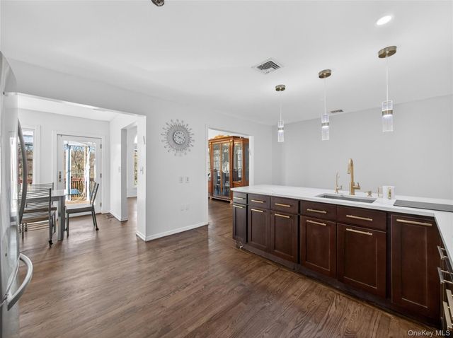 17 Victoria Drive, Airmont, NY 10901