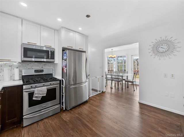 17 Victoria Drive, Airmont, NY 10901